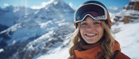 ai generado un mujer sonrisas dentro el cámara vistiendo esquí gafas de protección en frente de Nevado montañas. foto