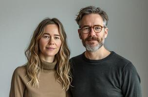 ai generado un hombre y un mujer son posando juntos en frente de un blanco antecedentes foto