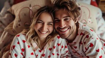 ai generado un contento Pareja en pareo pijama se ríe mientras acostado en cama foto