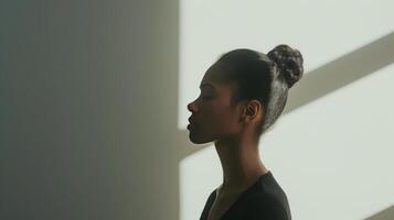 AI generated A serene portrait of a person meditating, reflecting inner peace and mindfulness photo