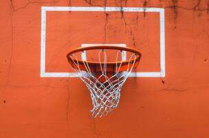 ai generado el baloncesto aro en frente de el naranja pared foto