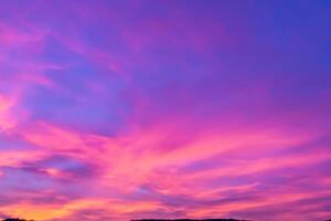 pastel Sueños un fascinante lona pintado en hermosa pastel cielo, revelando de la naturaleza tranquilo elegancia y creando un sereno horizonte rebosante con suave matices y etéreo belleza foto