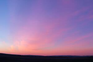 pastel Sueños un fascinante lona pintado en hermosa pastel cielo, revelando de la naturaleza tranquilo elegancia y creando un sereno horizonte rebosante con suave matices y etéreo belleza foto