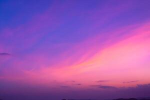 pastel Sueños un fascinante lona pintado en hermosa pastel cielo, revelando de la naturaleza tranquilo elegancia y creando un sereno horizonte rebosante con suave matices y etéreo belleza foto