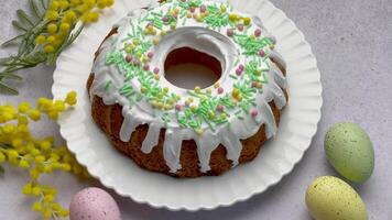 Páscoa bundt bolo com Páscoa ovos video