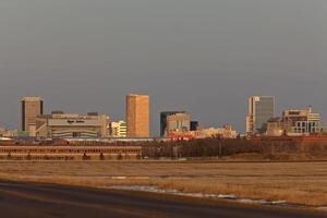 ciudad de regina Saskatchewan a puesta de sol foto