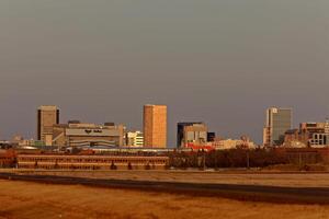 ciudad de regina Saskatchewan a puesta de sol foto