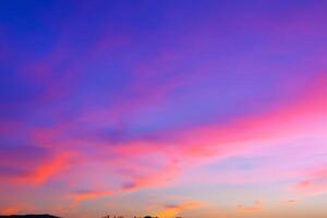 pastel Sueños un fascinante lona pintado en hermosa pastel cielo, revelando de la naturaleza tranquilo elegancia y creando un sereno horizonte rebosante con suave matices y etéreo belleza foto