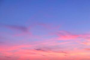 pastel Sueños un fascinante lona pintado en hermosa pastel cielo, revelando de la naturaleza tranquilo elegancia y creando un sereno horizonte rebosante con suave matices y etéreo belleza foto