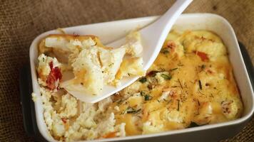 baked cauliflower with chicken fillet and vegetables topped with cheese video