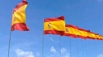 Schleifen Video von Spanien Flagge winken auf Blau Himmel Hintergrund, Schleife Animation Spanien Flagge