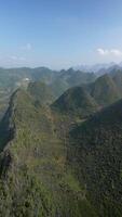 cuento de hadas montaña paisaje en el decir ah giang lazo ruta, norte Vietnam video