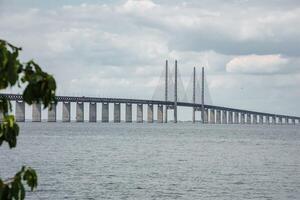 oresund puente Enlaces malmo a Copenhague, cielo es nublado hoy foto