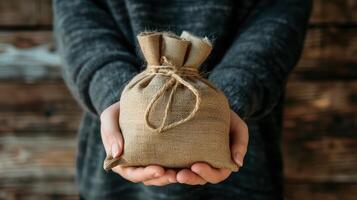 ai generado mujer sostener un dinero bolso en el Clásico madera fondo, un préstamo o ahorro dinero para futuro inversión concepto. foto