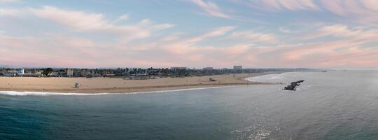 Venecia playa los angeles California la verano azul aéreo vista. foto