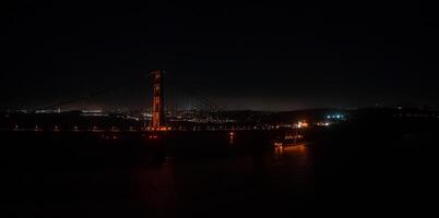 famoso dorado portón puente, san francisco a noche, Estados Unidos foto