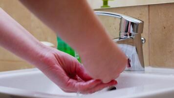 Woman washing hands the correct way during coronavirus quarantine. video