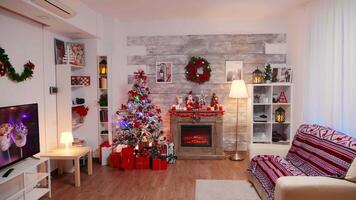 vivant pièce décoré pour Noël vacances. magnifique Noël arbre. video