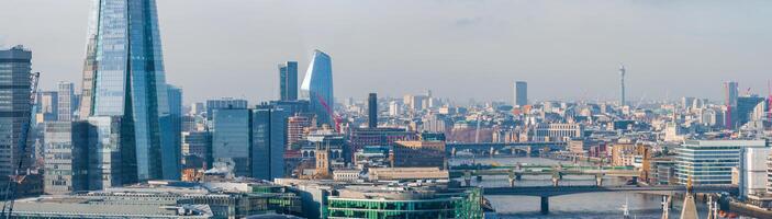 aéreo ver de el ciudad de Londres casco rascacielos. foto