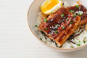 eel rice bowl or unagi rice bowl photo