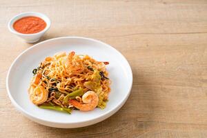 Stir-fried instant noodles sukiyaki with shrimps photo