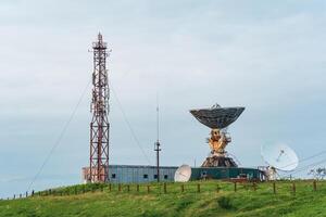 televisión estación de el espacio comunicación sistema en yuzhno-kurilsk foto