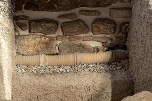 antiguo romano agua tubería descubierto durante excavaciones en lado foto