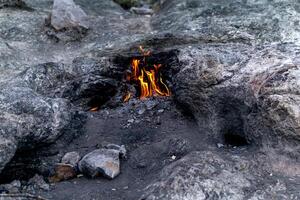 constantemente ardiente fuego a el sitio de un natural gas emisión en montar quimera yanartas, Turquía foto