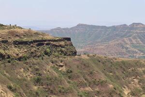 sinhagad es un antiguo colina fortaleza explorador el alrededores de sinhagad fuerte en pune foto