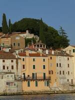 histórico edificio fachadas en rovinj, Croacia foto