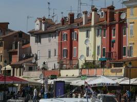 histórico edificio fachadas en rovinj, Croacia foto