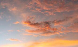 paisaje de nubes, de colores nubes a puesta de sol. después algunos ediciones foto