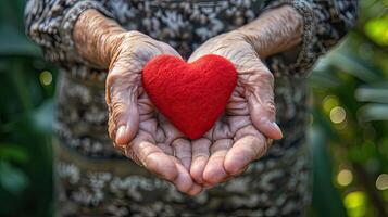 ai generado mayor mayor persona o abuelos manos con rojo corazón foto