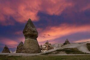 hermosa paisaje Capadocia Roca y goreme nacional parque nevsehir pavo. increíble puesta de sol y increíble cielo foto