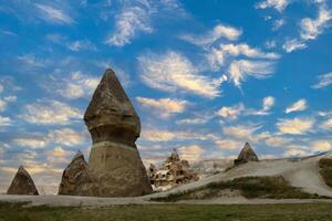 hermosa paisaje Capadocia Roca y goreme nacional parque nevsehir pavo. increíble puesta de sol y increíble cielo foto