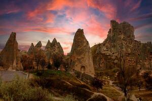 hermosa paisaje Capadocia Roca y goreme nacional parque nevsehir pavo. increíble y increíble cielo foto