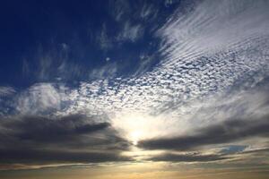 Cirrocumulus are formed by the deformation of Cirrus or Cirrostratus clouds or by the shrinkage of fragmented Altocumulus. photo