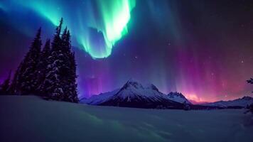 ai généré le fascinant afficher de le aurore borealis phénomène comme il illumine le ciel plus de une majestueux couvert de neige Montagne gamme, une neigeux Montagne de pointe en dessous de le nord lumières video