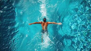 ai generado parte superior ver masculino nadador nadando en nadando piscina. profesional determinado atleta formación para el campeonato, utilizando mariposa técnica. parte superior ver Disparo foto