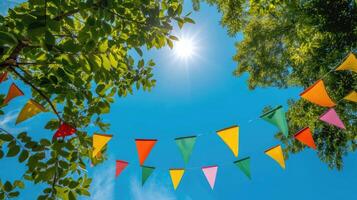 ai generado vistoso banderín cuerda decoración en verde árbol follaje en azul cielo, verano fiesta antecedentes modelo bandera con Copiar espacio foto