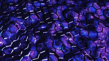 abstrait Contexte avec réfléchissant miroir surfaces de hexagones cette déplacer. violet mosaïque ondulé miroir surface avec fort spéculaire et clignotant reflets. video