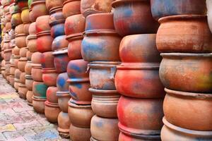 un vasija es un cerámica envase algunas veces usado para comida y agua, sinónimo con el palabra maceta, y algunas veces usado para productos quimicos avanos, nevsehir foto