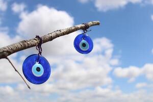 turco mal ojo talón. azul de colores amuleto. superstición foto