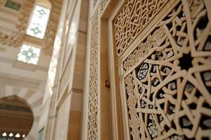 ai generado intrincado detalles de un mezquita interior y suave natural ligero foto