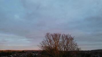 hoog hoek visie van woon- huizen van luton stad van Engeland uk gedurende zonsopkomst ochtend. januari 7e, 2024 video