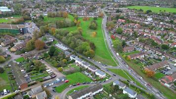 Alto ângulo drones Câmera cenas do central hemel plantação de cânhamo cidade do Inglaterra Unidos reino. novembro 5 ª, 2023 video