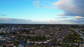 hög vinkel drönare kamera antal fot av central hemel hampstead stad av England förenad rike. november 5:e, 2023 video