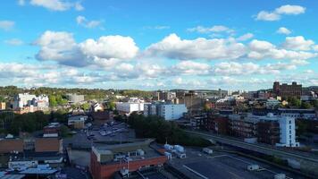 hoch Winkel Aussicht von britisch Stadt, Dorf von England video