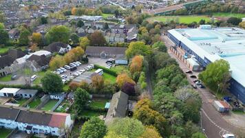 Alto ângulo drones Câmera cenas do central hemel plantação de cânhamo cidade do Inglaterra Unidos reino. novembro 5 ª, 2023 video