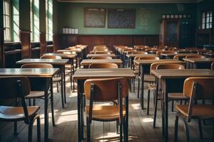 ai generado vacío aula. espalda a colegio concepto en alto escuela. Clásico de madera sillas y escritorios estudiando lecciones en secundario educación. foto